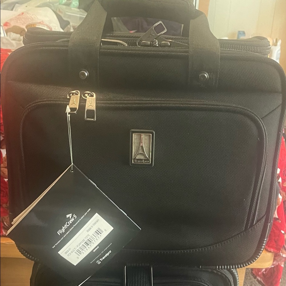 Brand new SOLD OUT EVRRYWHERE TRAVELPRO CREW  MULTIPURPOSE 5 TOTE